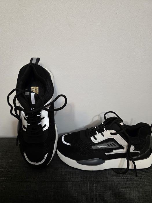 Bocanci stil adidas cu bombeu metalic