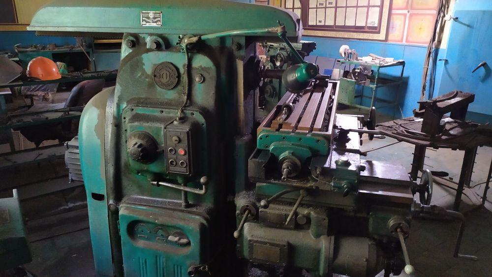 Продам фрезерный станок