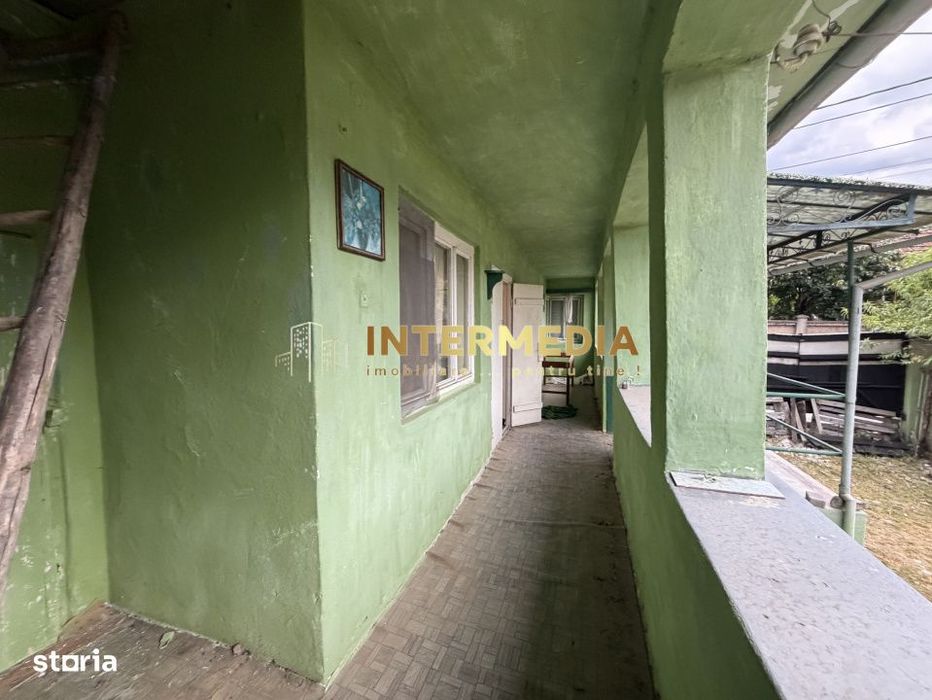 Casa Renovabila 3 camere Baie Bucatarie CRICAU 1375 mp Teren Toate Uti