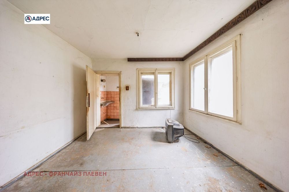 Къща в Плевен-Идеален център площ 80 цена 82000