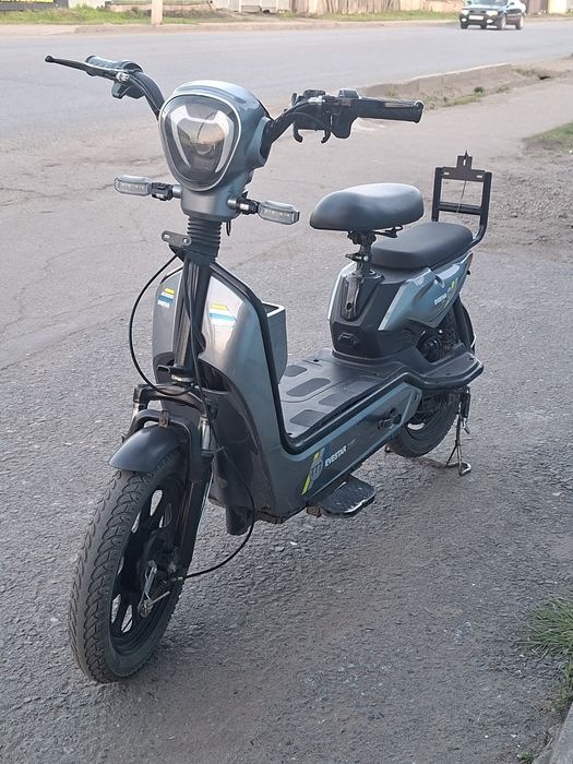 Продам электроскутер evestar