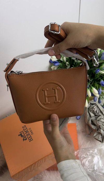 Ayollar sumkasi  Hermes karobka dakumentlar bor