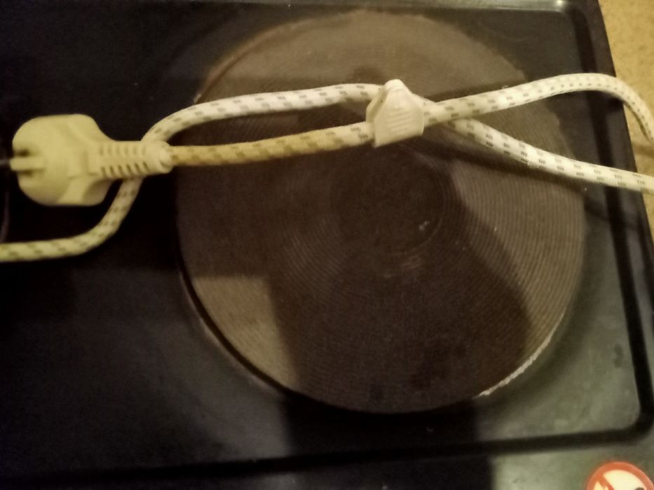 Продам электро плитку бу двухкомфорочную