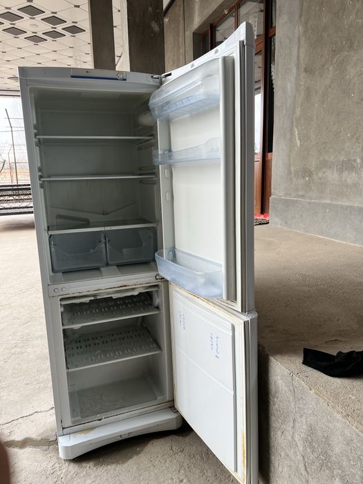 ХОЛОДИЛЬНИК Холодильник Indesit, рабочий, морозилка pasida srochno