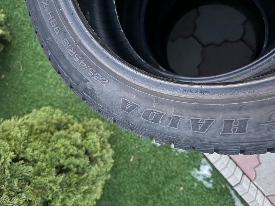 Зимние шины 235/45/18