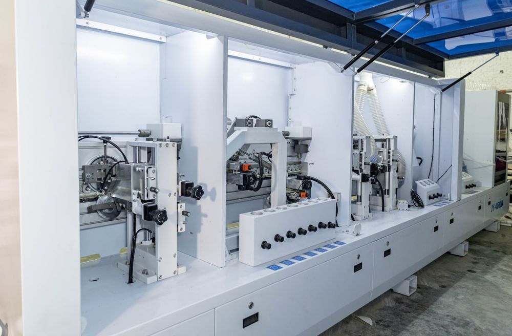 Кромкооблицовочный станок JIYU JY-468JK