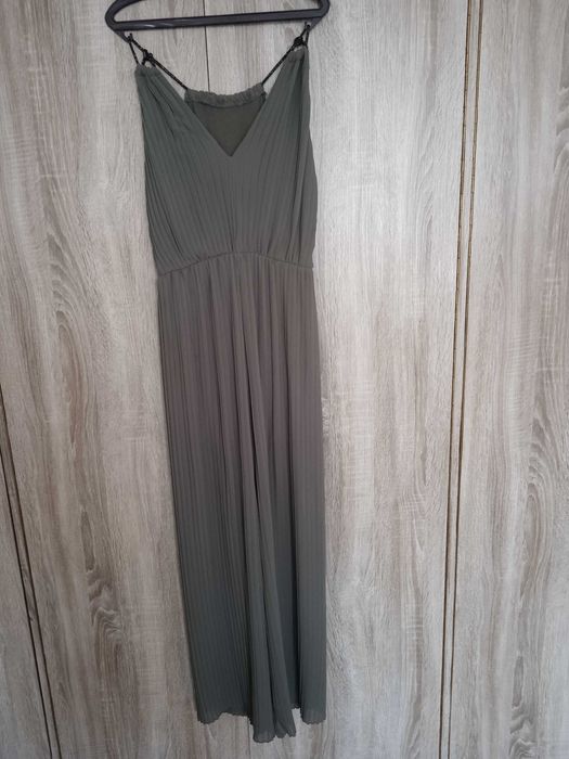 Продавам официален гащеризон