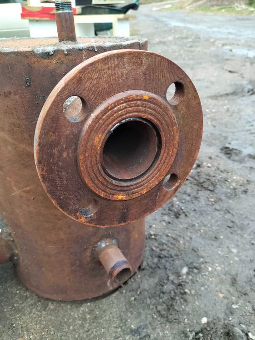 Продам Грязевик вертикальный фланцевый