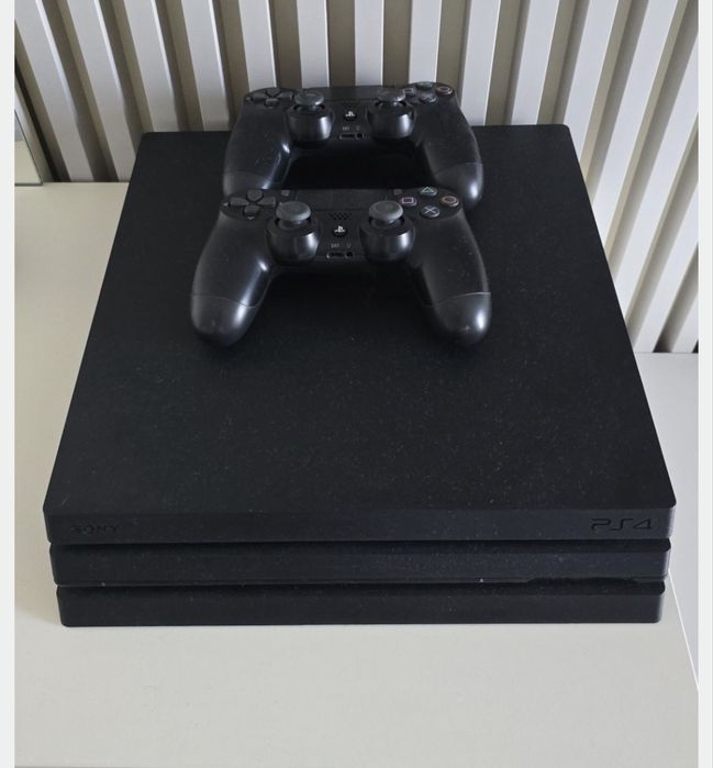 Ps 4 PRO 1Tb ca nou