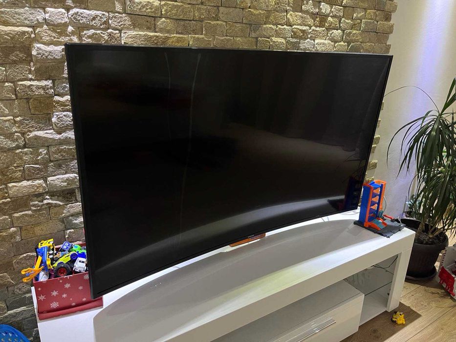 Samsung 55 inch с напукан дисплей model: UE55MU6272U