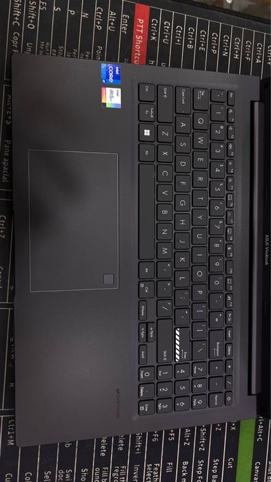 Asus vivobook 16