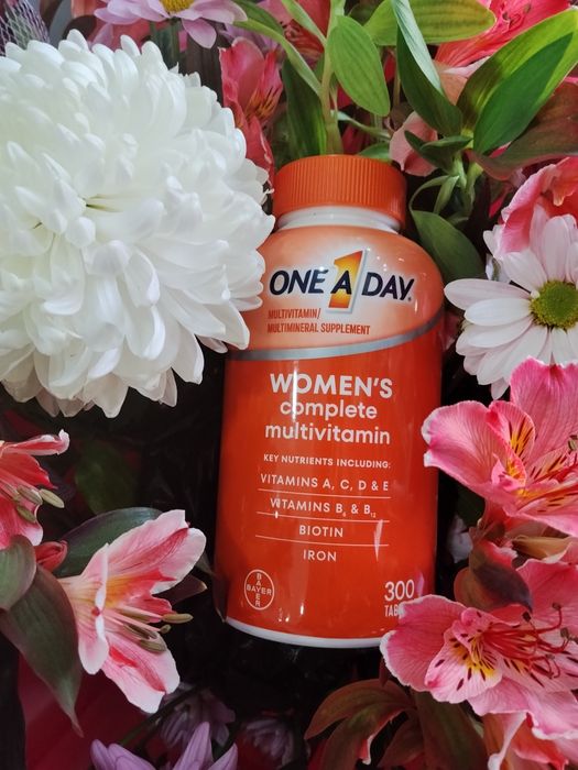 8 марта - это не только цветы... Витамины  для женщин.