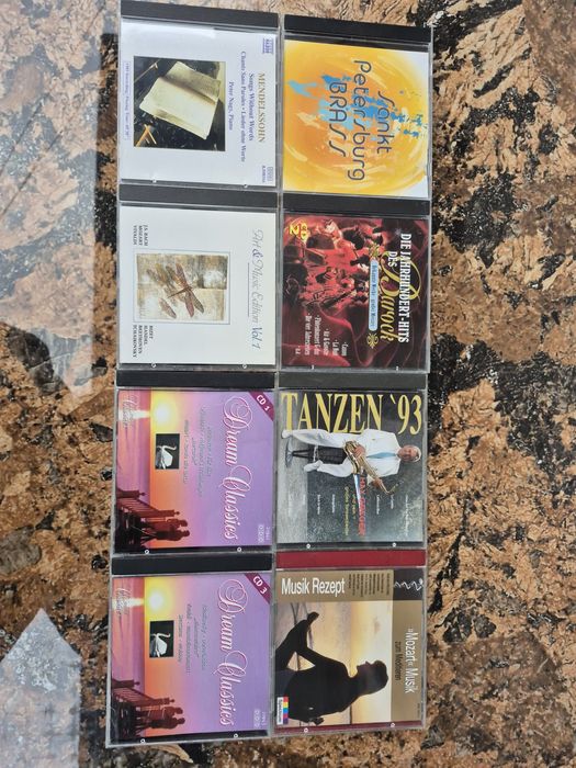 Vând Lot 40 CD cu muzică clasică mixta, made in Germany 

Artiști:

-