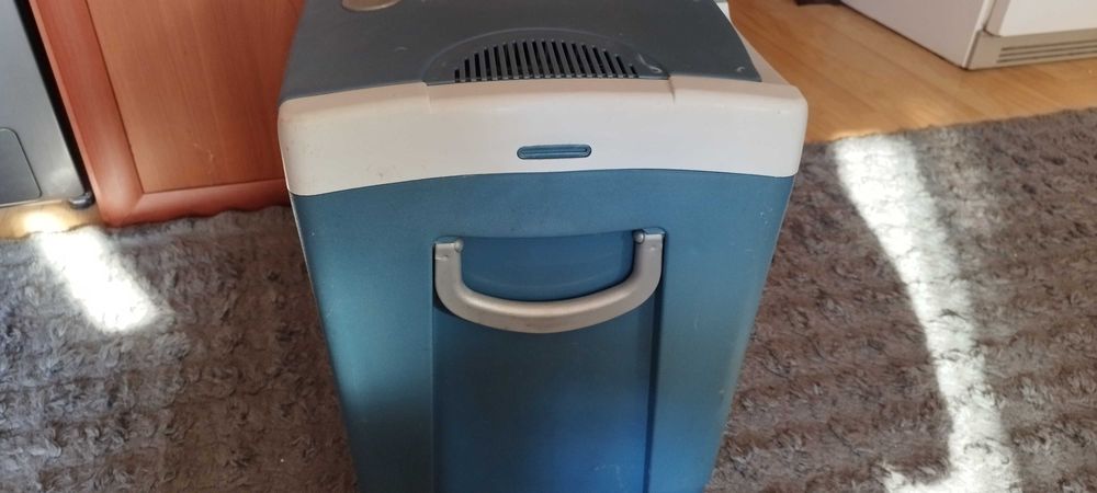 Хладилна чанта 12в и 220в