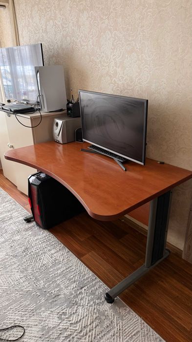 Продам письменный/компьютерный стол
