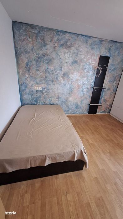 casa 9 camere  300 mp   locuri de paracre  galata la strada 1400 euro