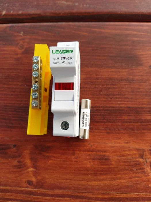 Продавам комплект разединител и бушон за фотоволтаична система