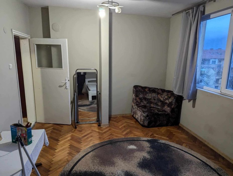 Дава се под наем Едностаен апартамент в Враца, Център - 46 кв.м за 153 € - Снимка #1