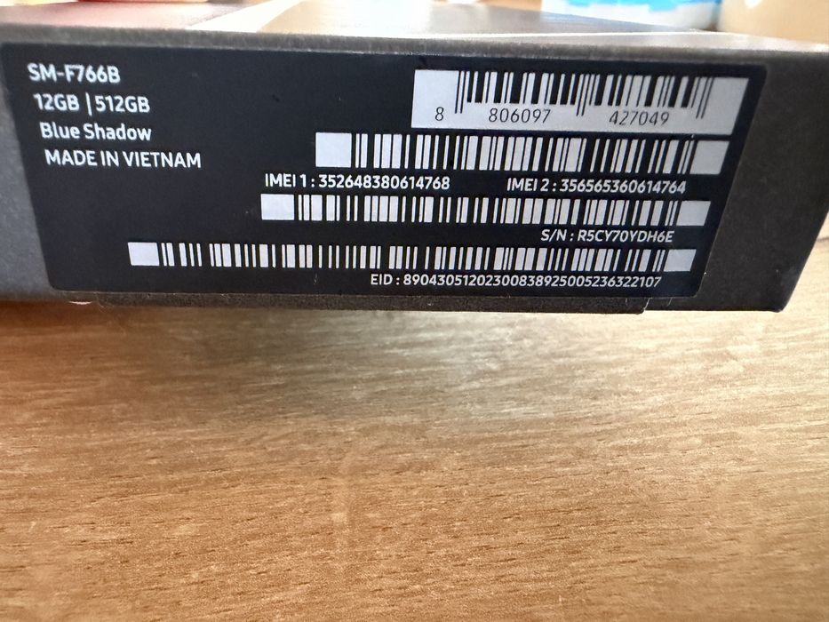 Samsung Z Flip7 nou