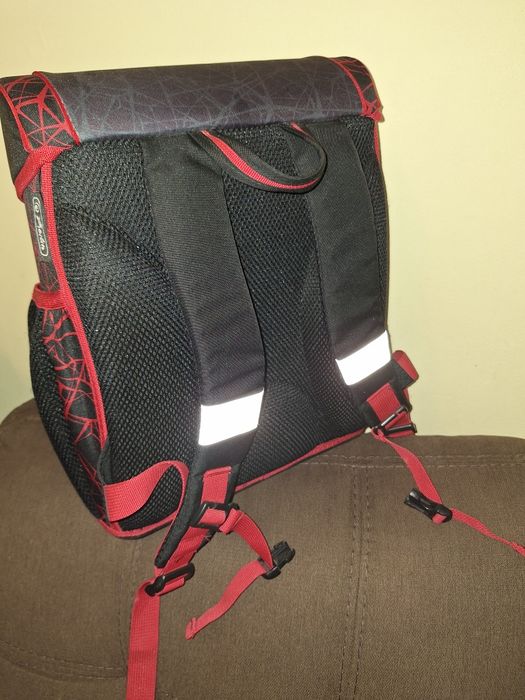 Ученическа раница с твърдо дъно