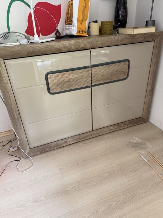 Set Comoda Tv + comoda/bar + suport Tv din sticla+ etajera