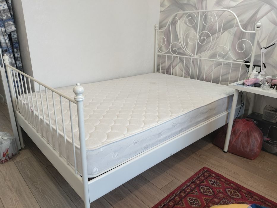 Кровать Икеа с матрасом