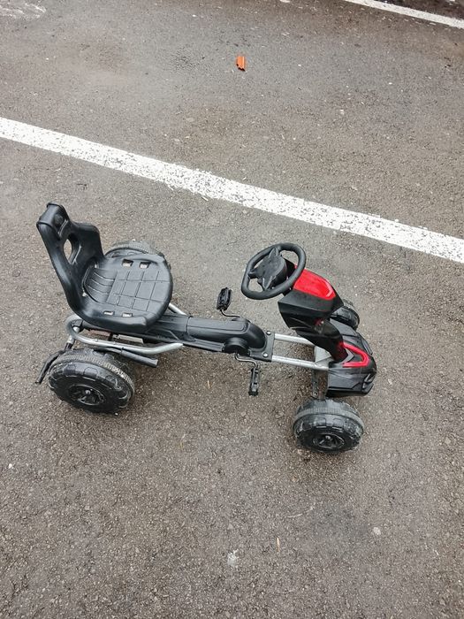 Go-kart cu pedale