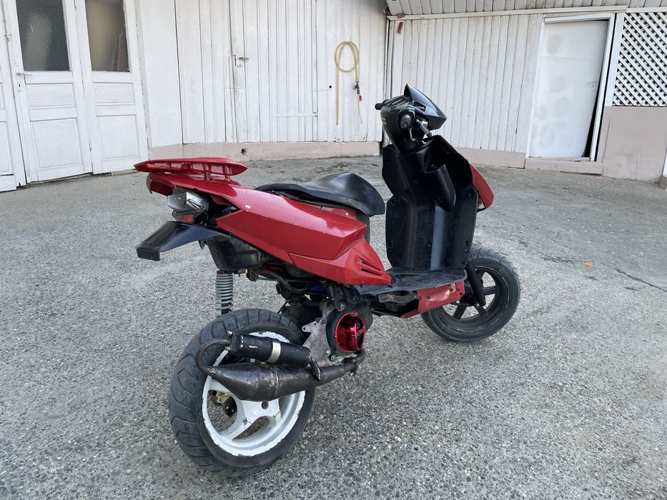 Vând scuter 80cc keweey