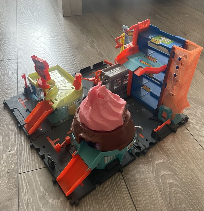 Hot Wheels град /4 части/