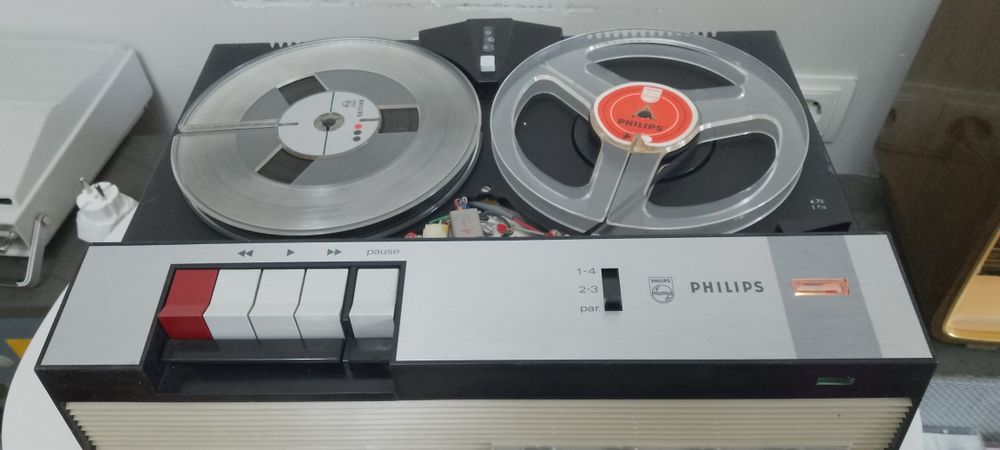 Lampi, sunet cald! Magnetofon Philips