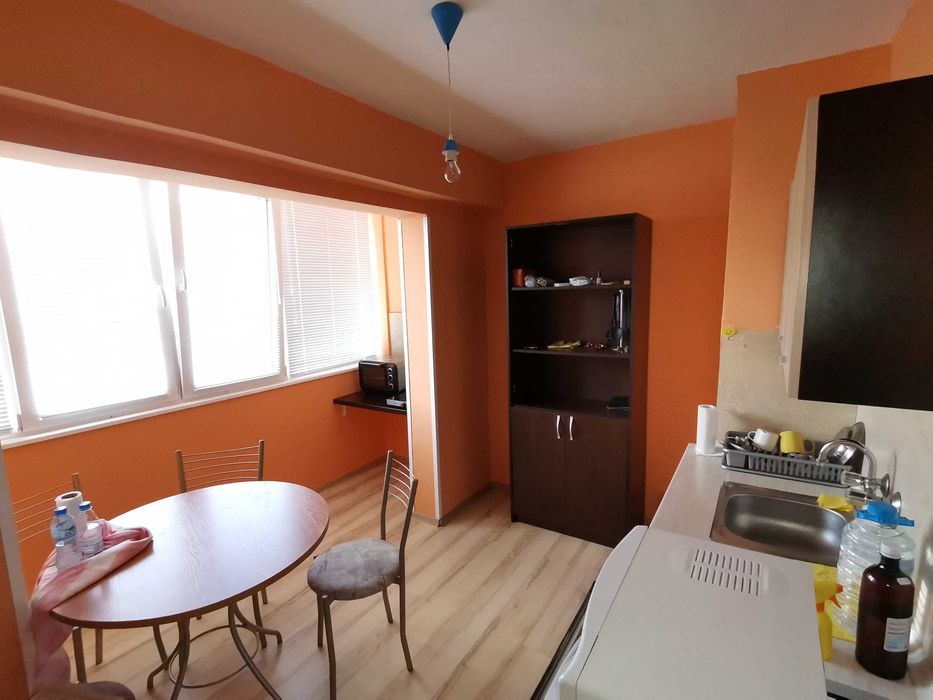 Дава се под наем Едностаен апартамент в Бургас, Изгрев - 30 кв.м за 153 € - Снимка #1