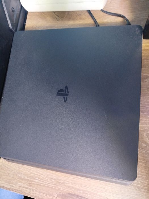 Пълен комплект PS4 Slim + Охладителна стойка + Игри (Перфектен!)