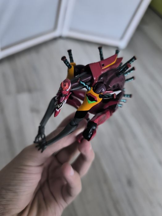 Продаю оригинальную фигурку Евы 02