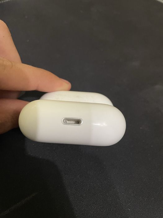 Fake Airpods 3 - леки драскотини