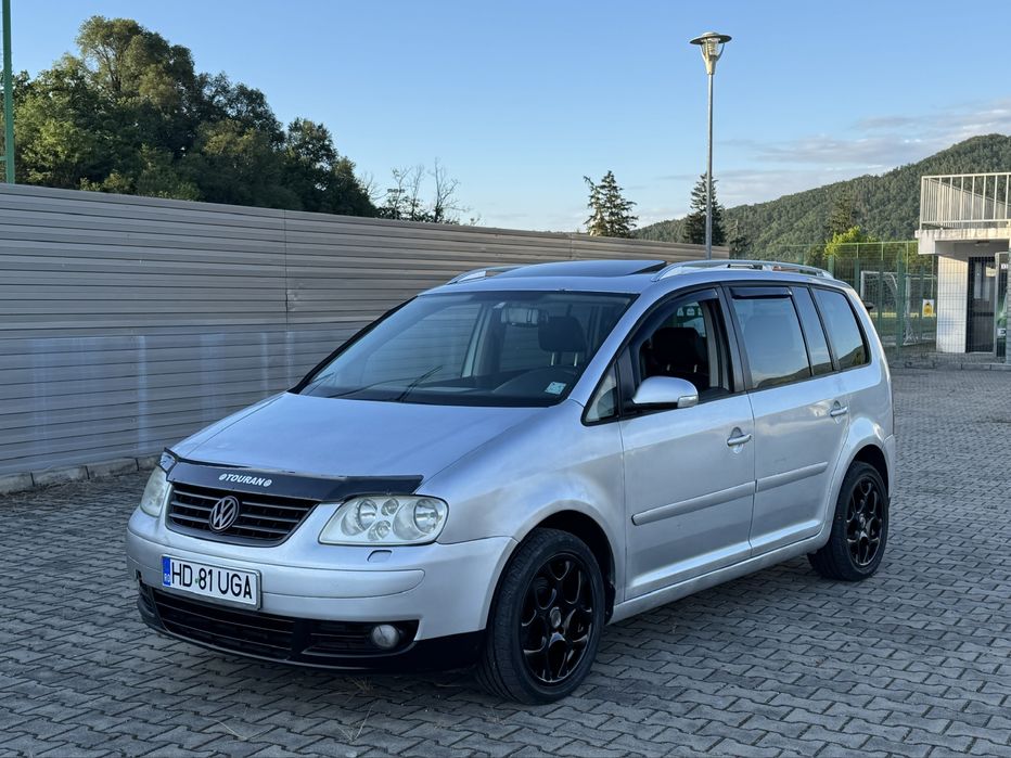VOLKSWAGEN Touran