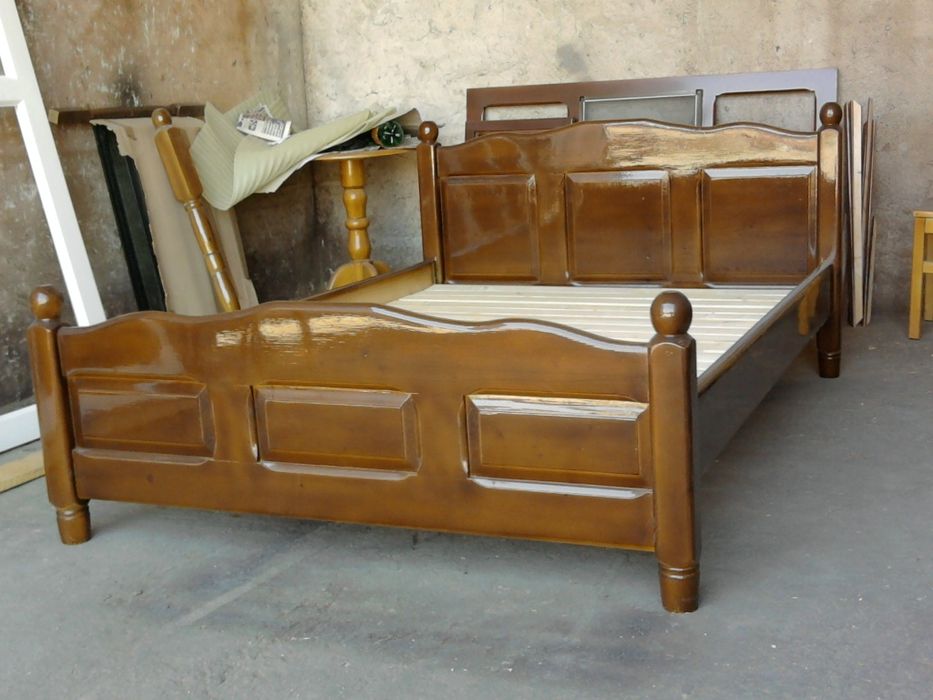 Scări și mobila lemn masiv