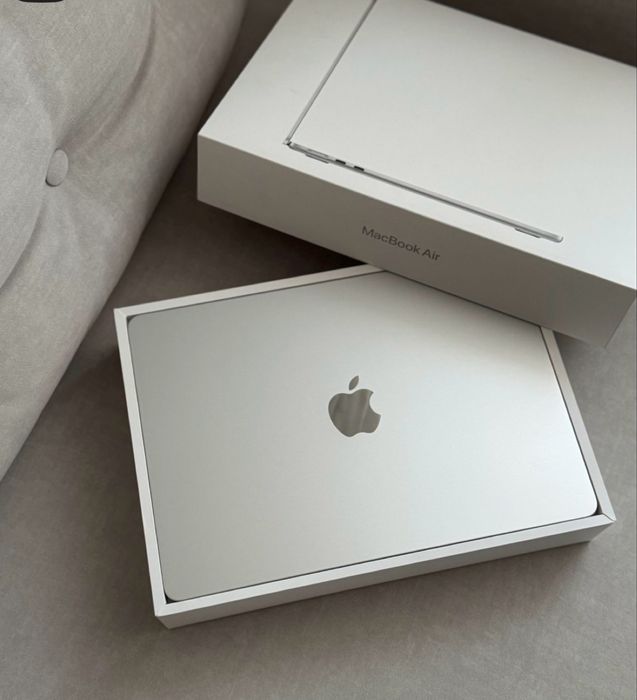 Продаю MacBook Air 13 (2022, M2)