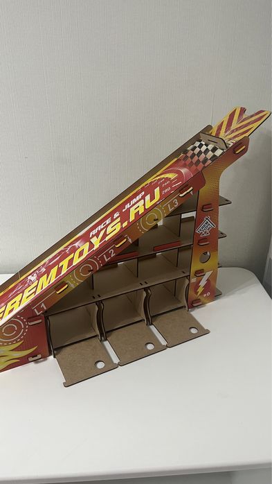 Горка для машинок, парковка