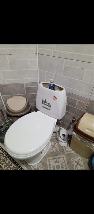 Отдам даром старый унитаз