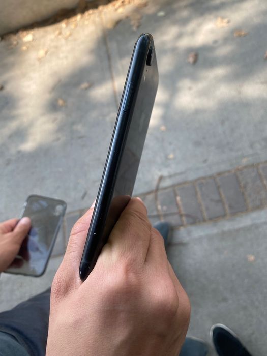 iphone xr 128 79yomkist rangi qora hamma joyi radnoy