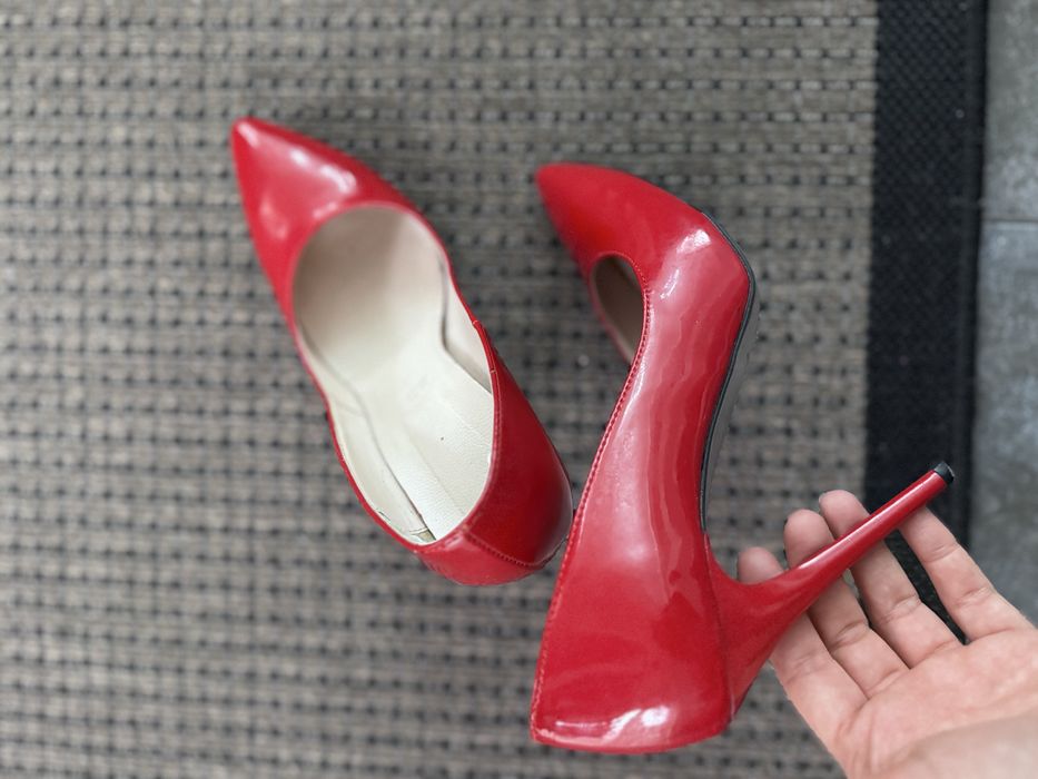Vand pantofi rosii piele lacuita masura 39