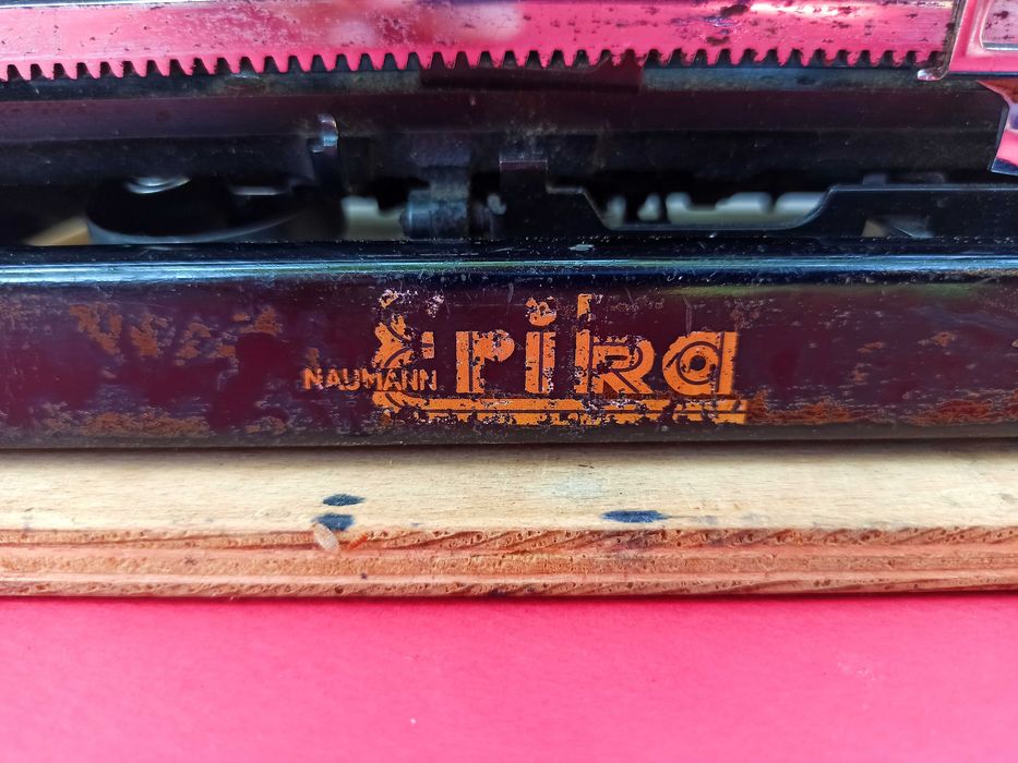 Немска ретро пишеща машина Ерика (Erika), Seidel & Naumann – КАТО НОВА