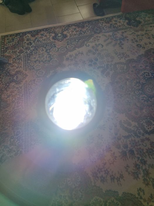 Vând lanterna  VARTA cu baterii