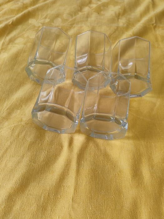 Ретро чашки за алкохол