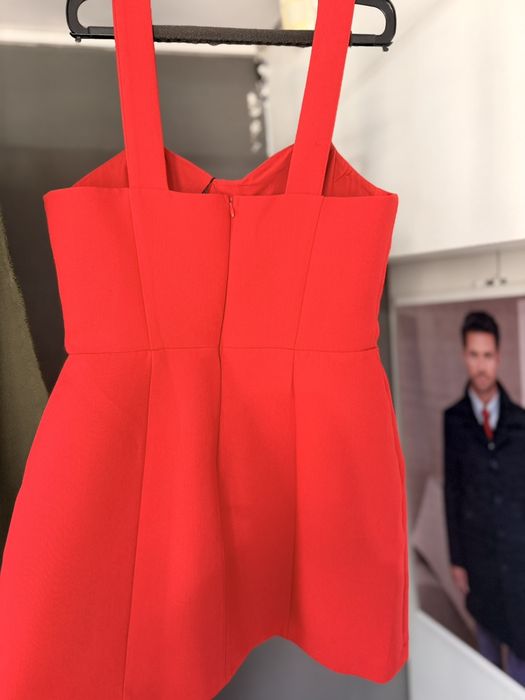 Червена рокля Zara