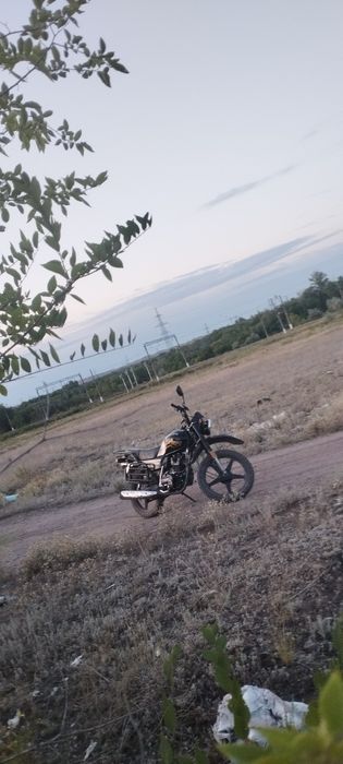 Продам мотоцикл GSX 200  пробег маленький