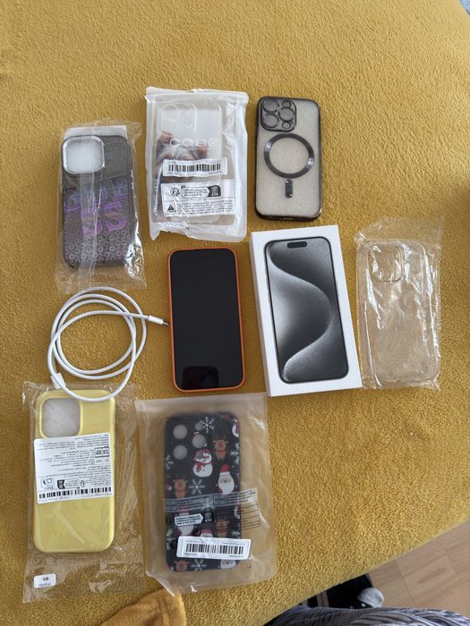 Iphone 15 pro с подарък кейсове нови