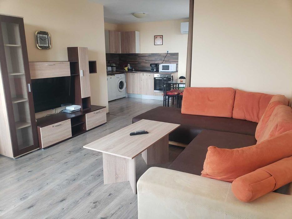 Дава се под наем Двустаен апартамент в Варна, ЖП Гара - 70 кв.м за 459 € - Снимка #2