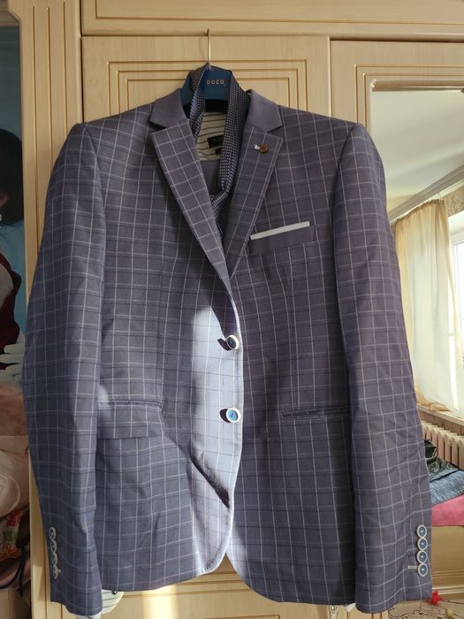 Продам костюм. Одевал один раз