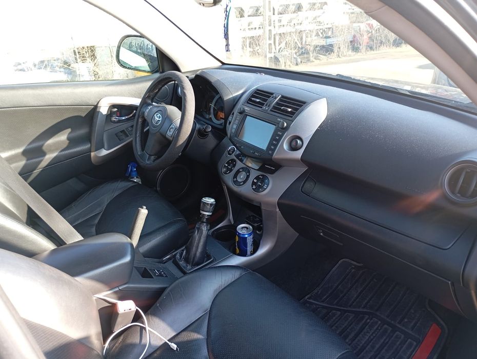 Vând Toyota RAV4